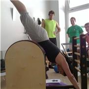Monitora de Pilates suelo,materiales y maquinas